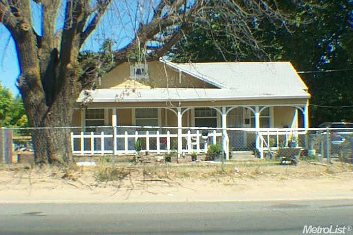 2960 Howe Ave photo 1
