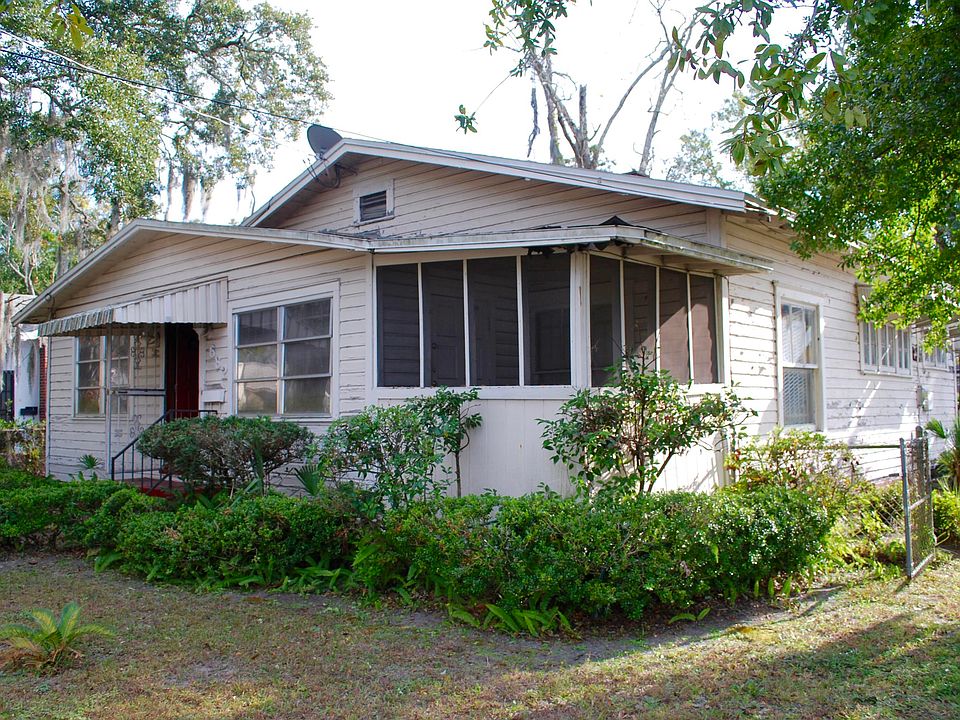 1st image of 682 Ivy St