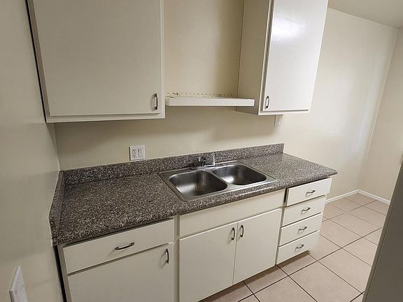 5th image of 330-36 N Oak St #330