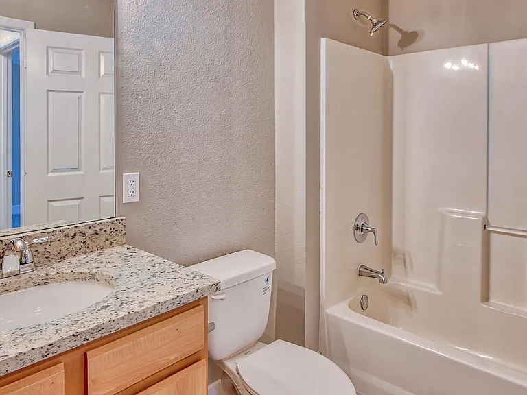 1 Bedroom - 1 Bed / 1 Bath - 750 Sq.Ft.