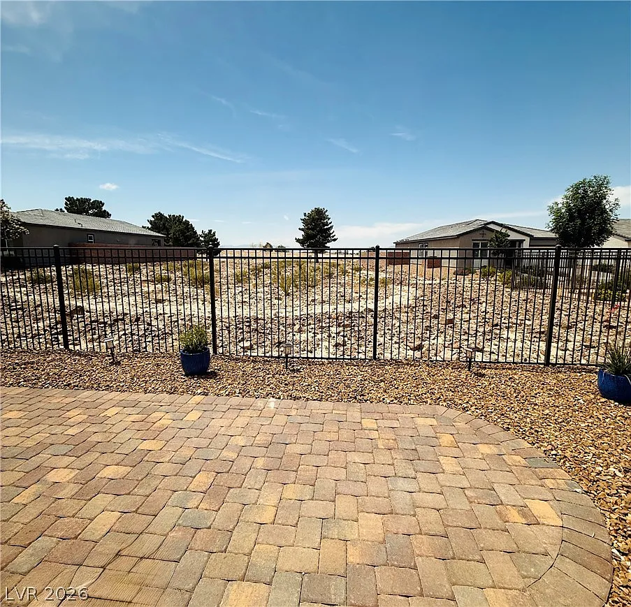 3 bed, 2.0 bath, 1462 sqft, $1,950 — Photo 3