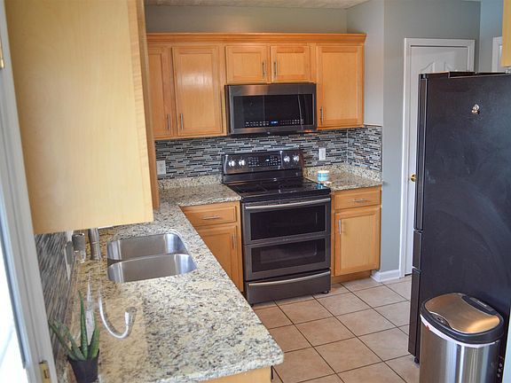 4th image of 8018 Valencia Dr