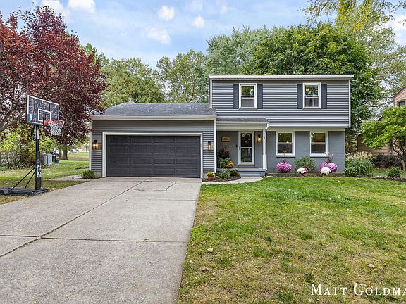 2nd image of 1816 Southampton Dr SE