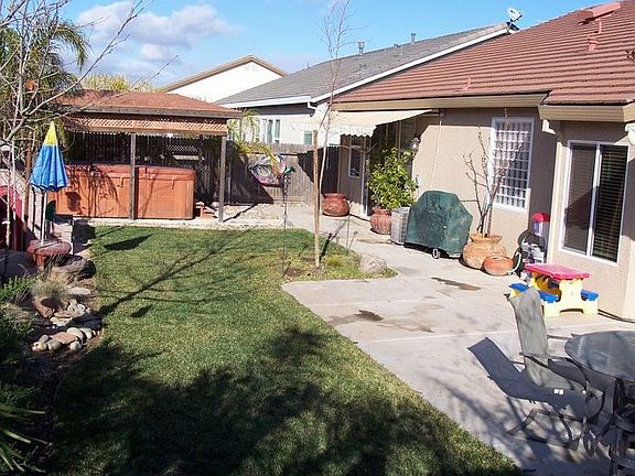 Backyard w/Hot Tub