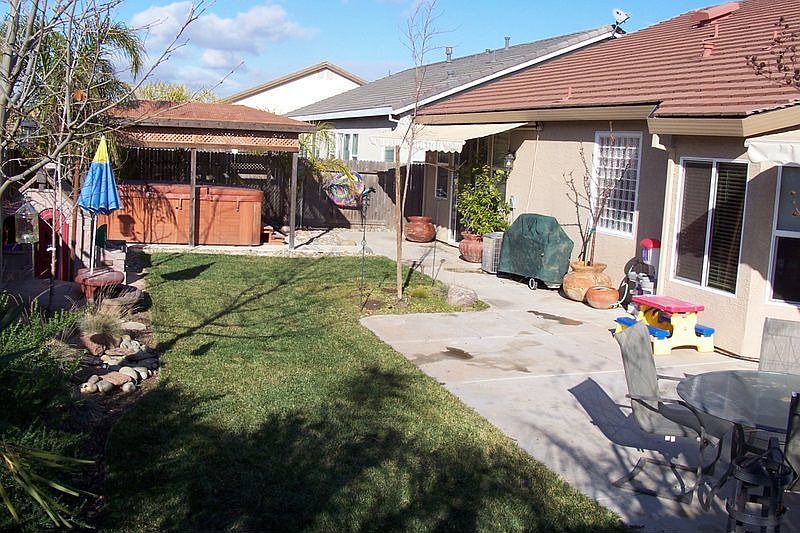 Backyard w/Hot Tub