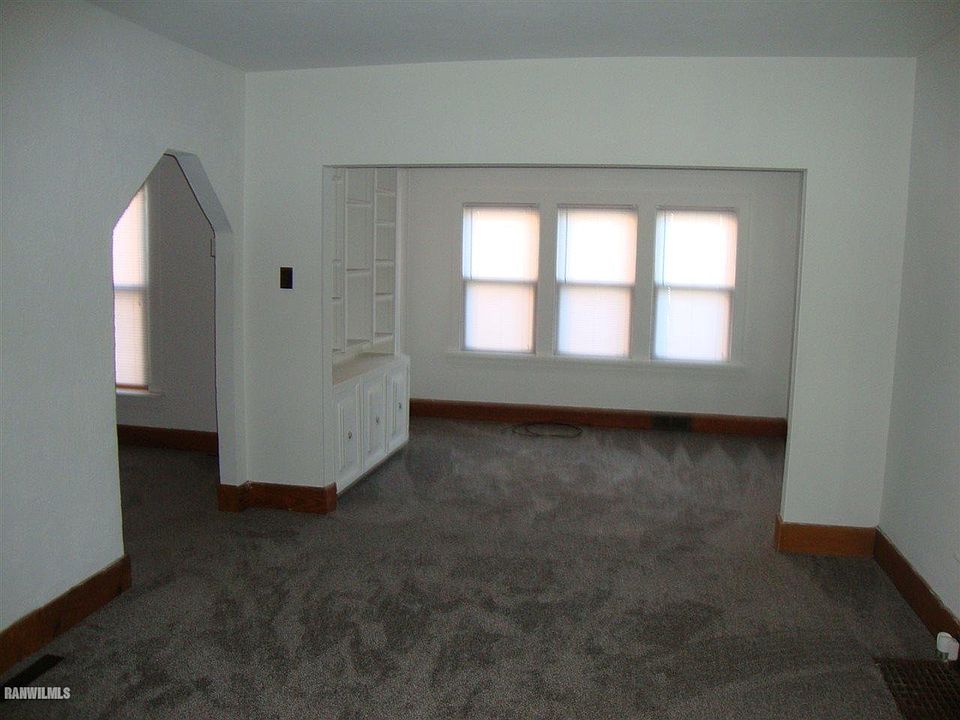 2nd image of 860 W Pleasant St