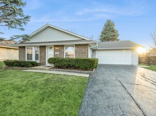 846 Springfield Dr, Roselle, IL 60172