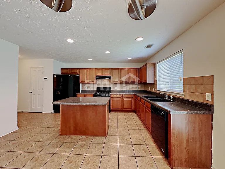 2641 Farmstead Ct — Photo 4