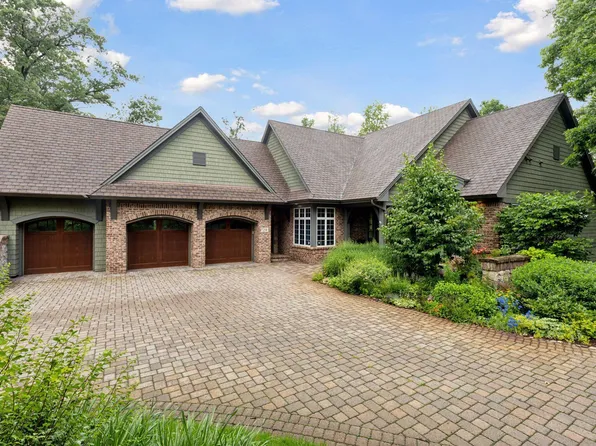 29 Pine Rd, North Oaks, MN 55127