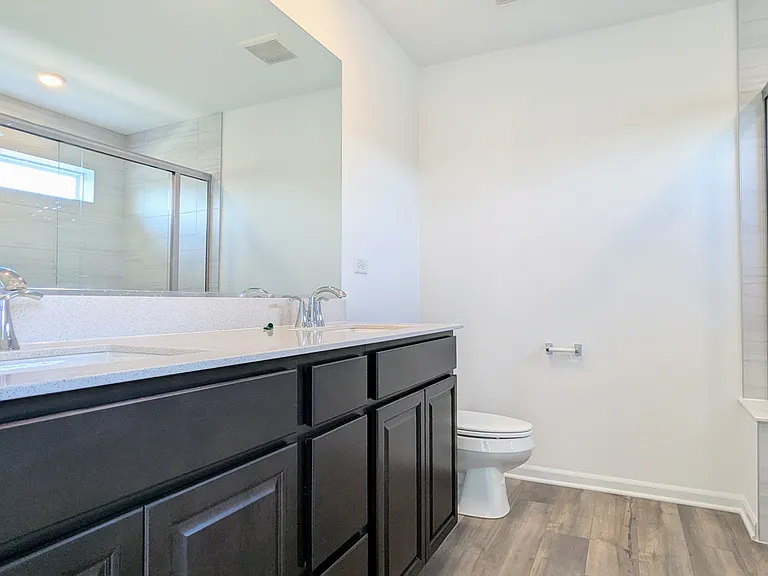 809 Lindsay Ln — Photo 11
