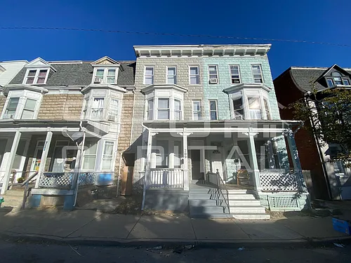 709 W Princess St Photo 1