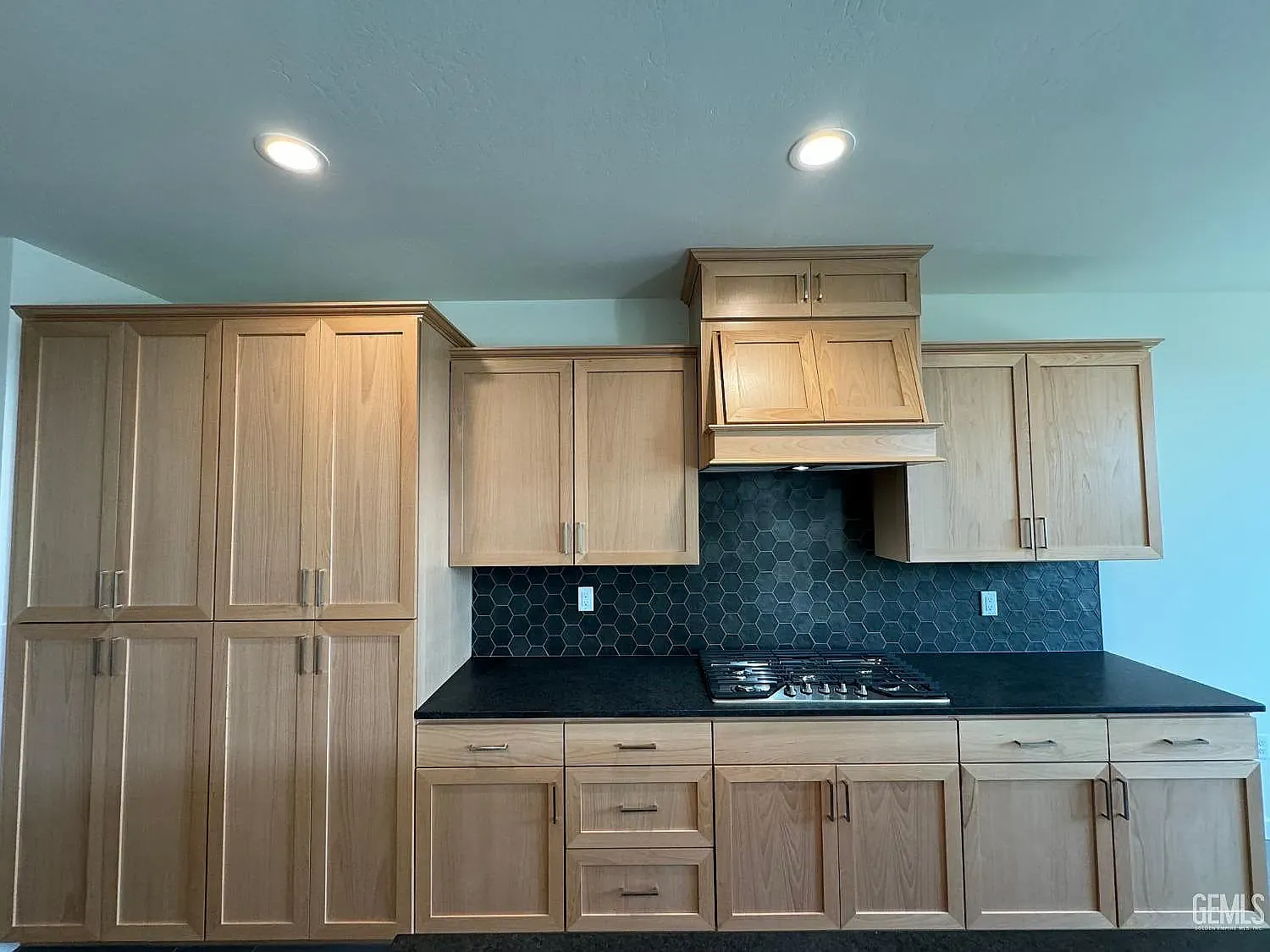 4 bed, 2402 sqft, $3,300 — Photo 3