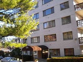 Home for Sale in Edgewater Boro, New Jersey $168,000