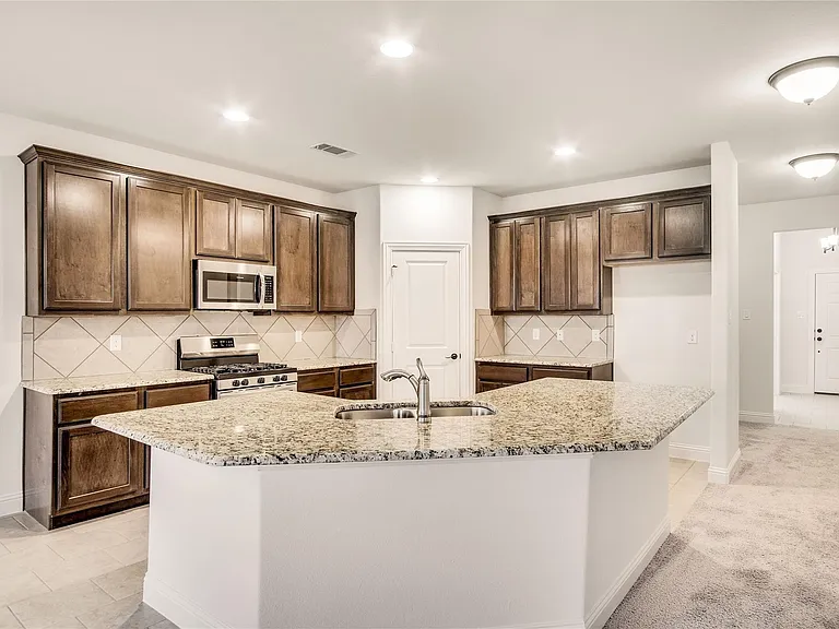204 Flower Ridge Dr — Photo 3