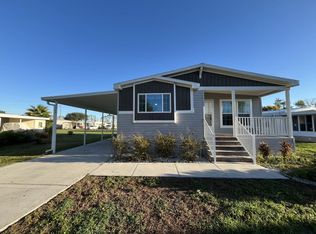 163 N Lake Dr, Leesburg, FL 34788