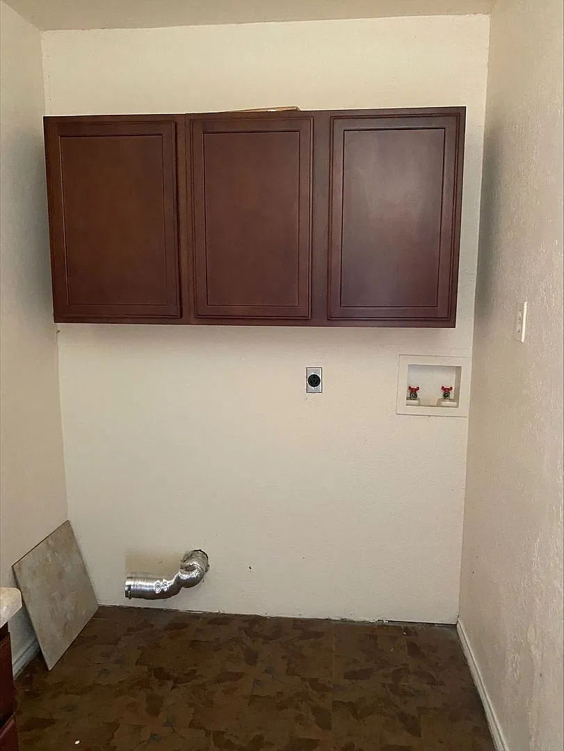 Large home — Photo 3