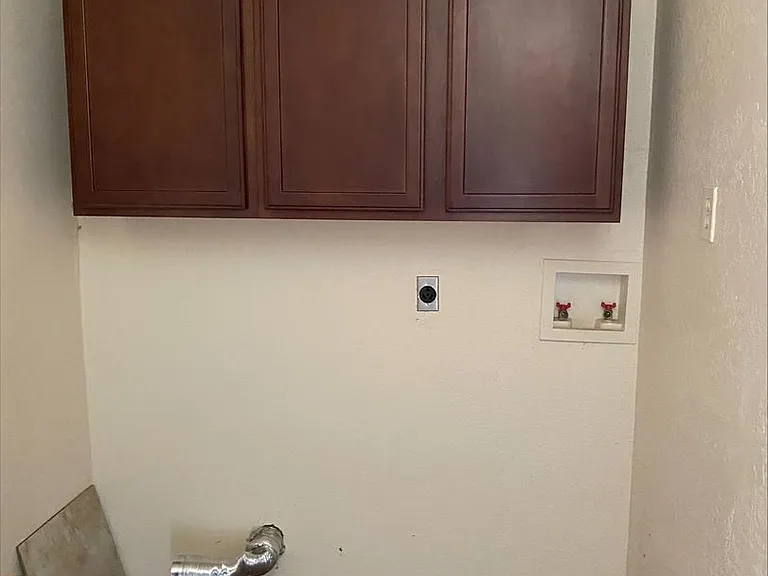 4527 Clear Spring Dr — Photo 8