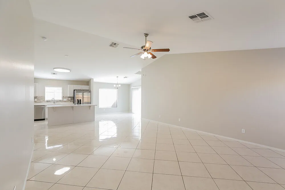 4 bed, 2.0 bath, 1615 sqft, $1,990 — Photo 4