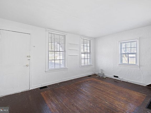 3rd image of 605 5th St
