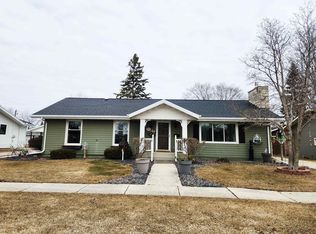 64 N Saint Josephs Ln, Fond Du Lac, WI 54935