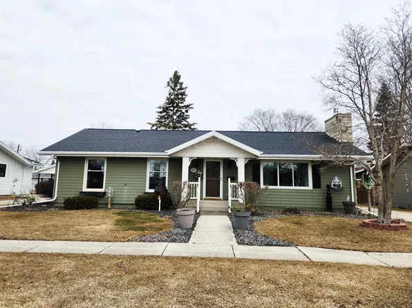 64 N Saint Josephs Ln, Fond Du Lac, WI 54935