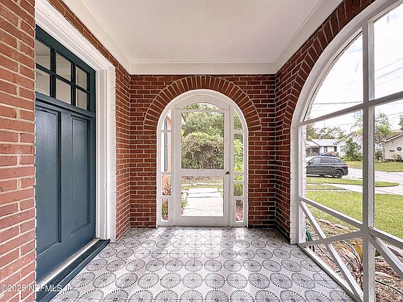 3rd image of 2057 SOUTHAMPTON Road