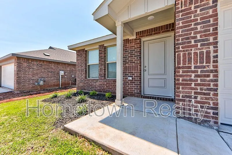 4 bed, 2.0 bath, 1720 sqft, $1,795 — Photo 4
