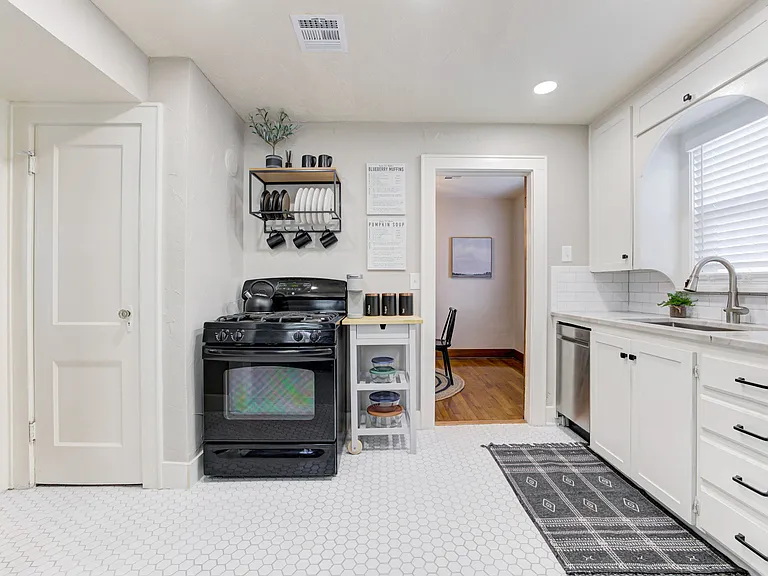 20 N Boulevard St — Photo 7