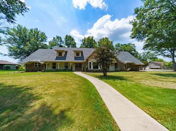 1302 Oliver St, Stuttgart, AR 72160