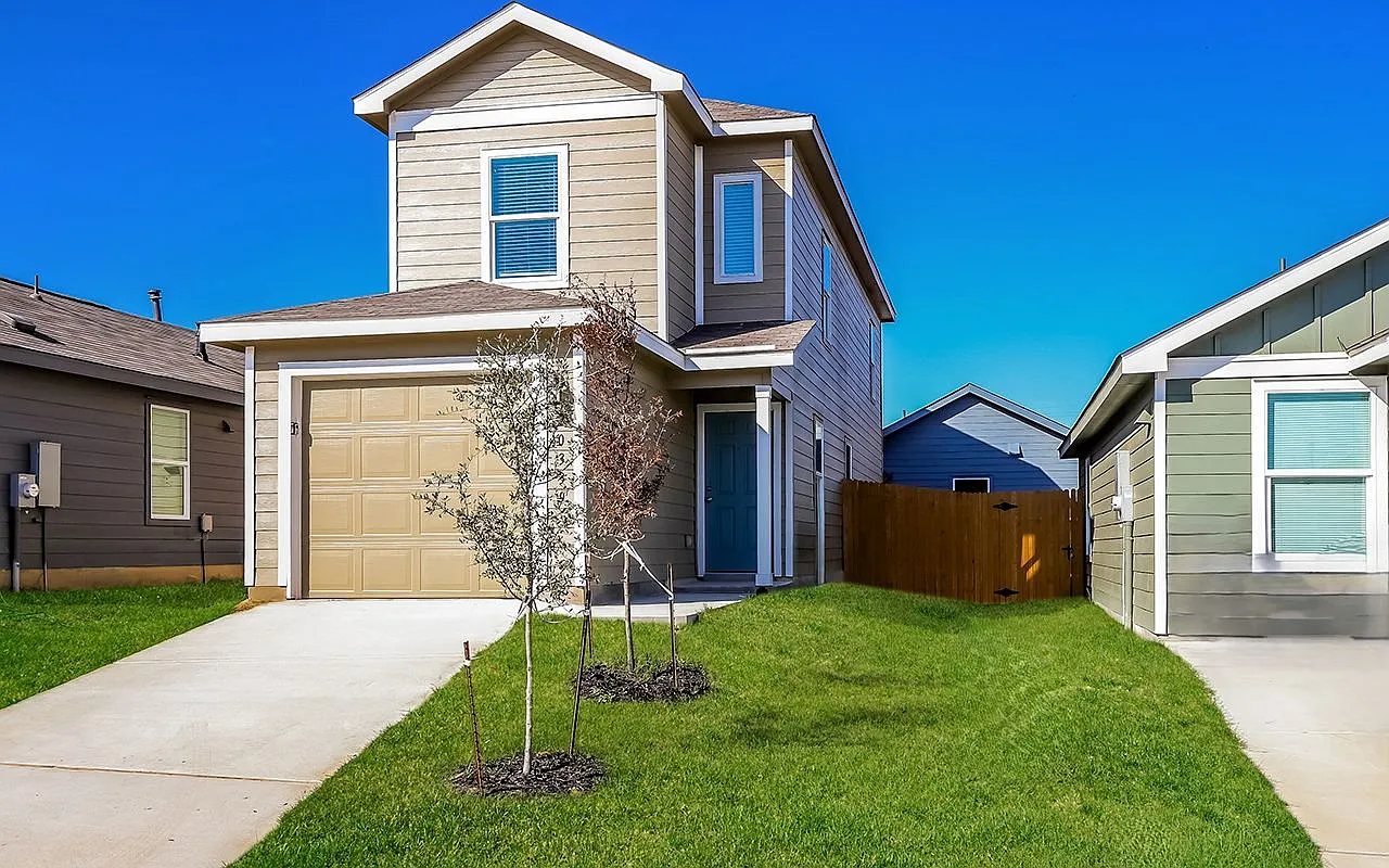 3 bed, 2.0 bath, 1360 sqft, $1,299 — Photo 2
