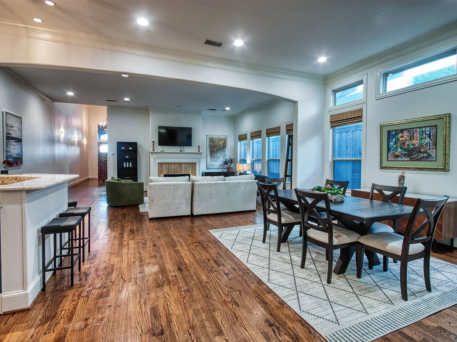 4 bed, 3.5 bath, 3250 sqft, $9,500 — Photo 4