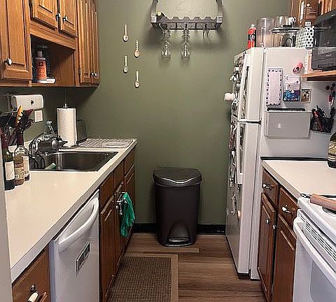 3rd image of 2740 N Pine Grove Ave APT 20B