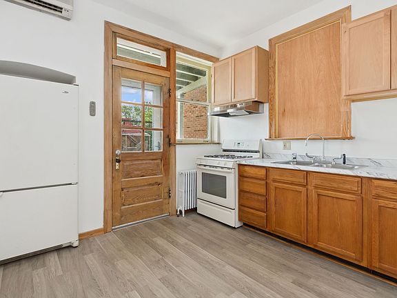 4th image of 3631 N Sheffield Ave #3