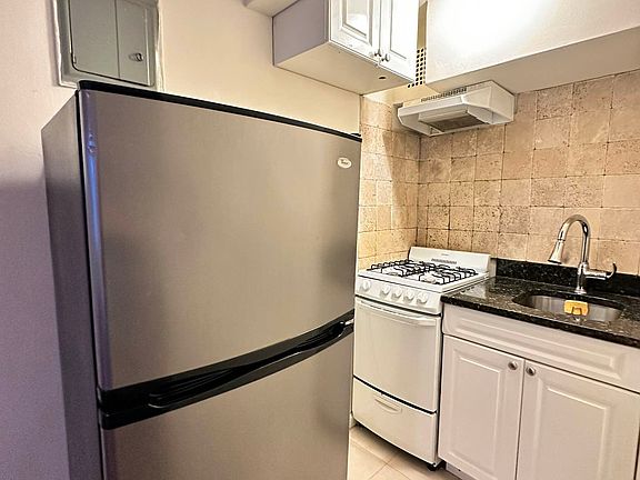 3rd image of 411 W 43rd St #1Y