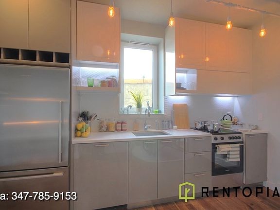 4th image of 1038 Greene Ave #504