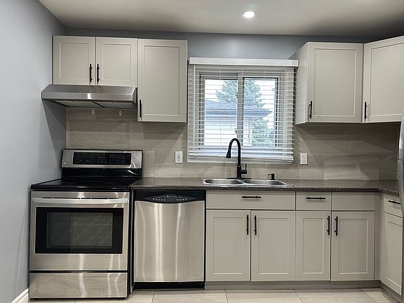 3rd image of 1612 Cherryhill Rd