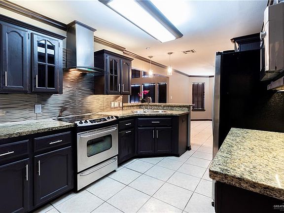 4th image of 1010 Keri Dr