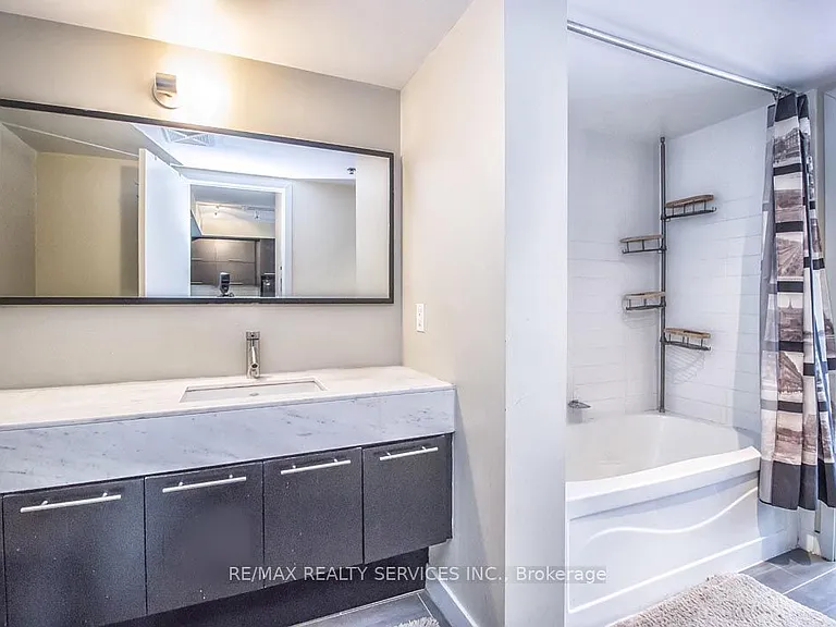 21 Nelson St #226 — Photo 23