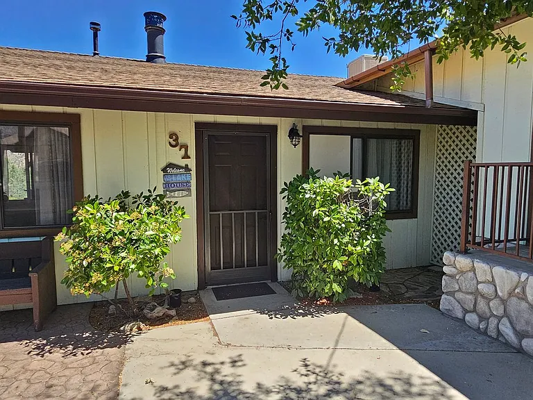 37 Oak Pl — Photo 2