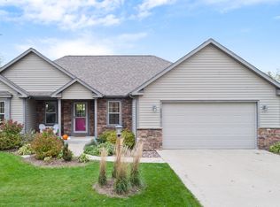 312 Stonefield Dr, Johnson Creek, WI 53038