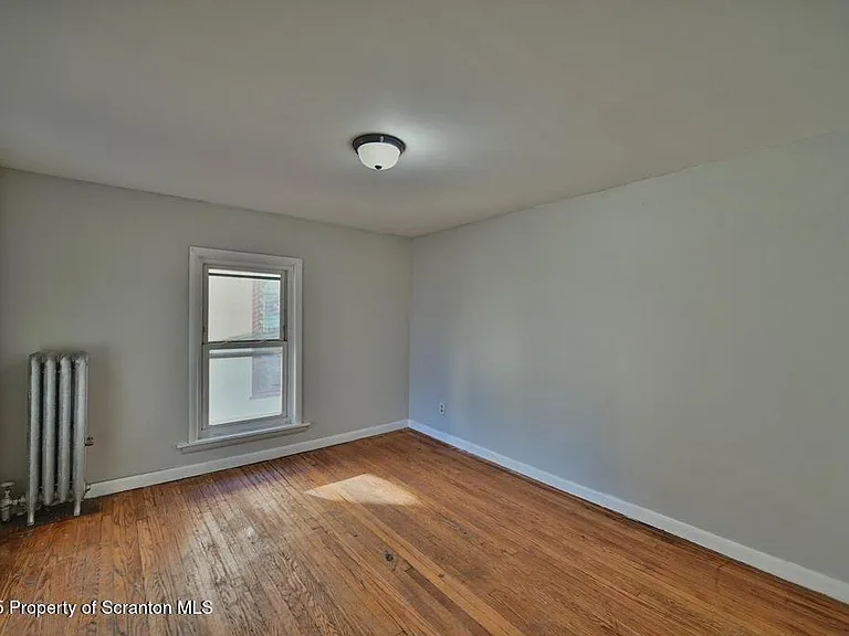 416 E Market St — Photo 35