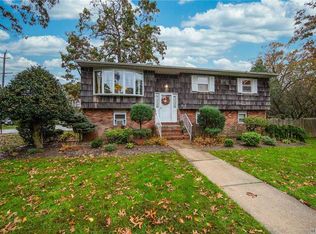 30 Clark Ave, Massapequa, NY 11758