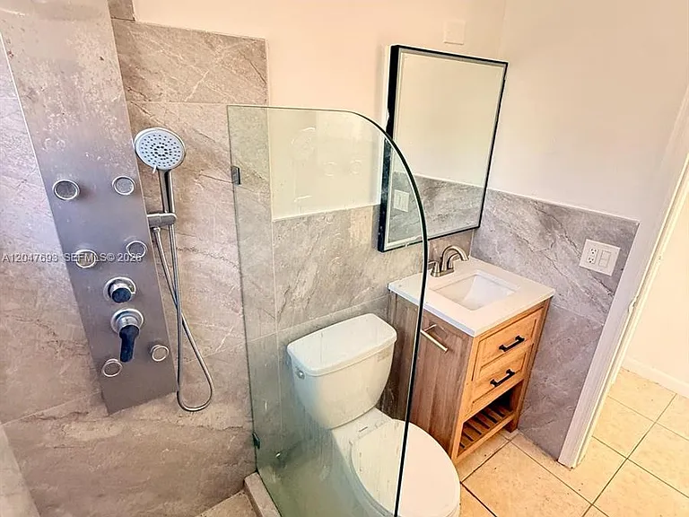 301 SW 9th Ter #1 — Photo 9