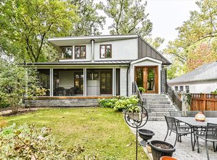 4 Lakeshore Ave, Toronto, ON M5J1X2