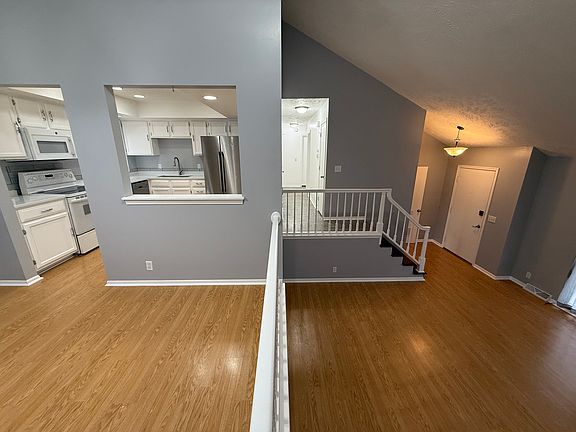 5th image of 12930 Lillian St