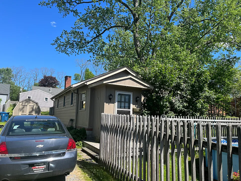33-33 1/2 Princeton Ave #2