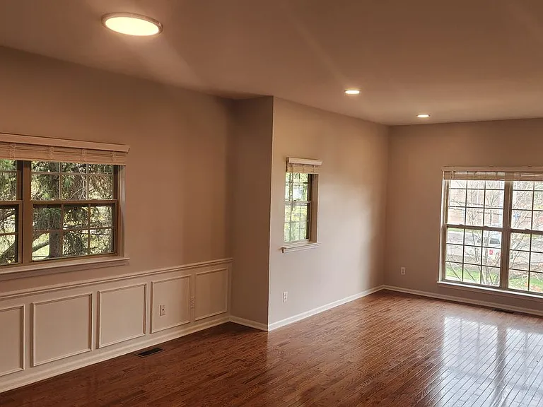 1574 Kessler Ave — Photo 2