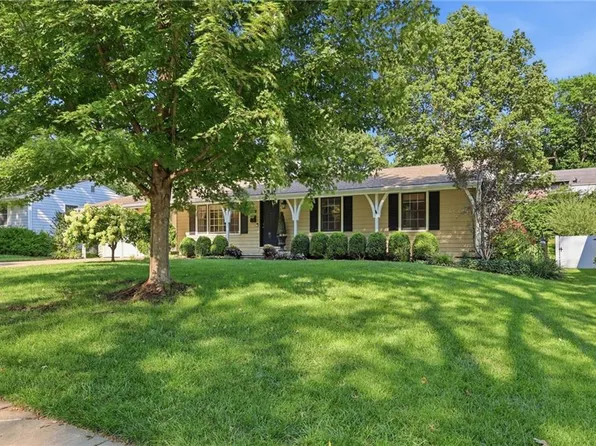 8705 Belleview Ave, Kansas City, MO 64114