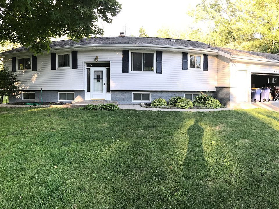 1st image of 922 Van Ess Ave NW