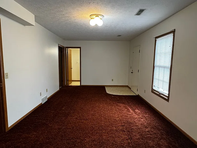 127 E Adams St #B7 — Photo 4